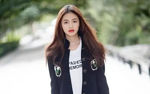 女星奇葩睡姿揭秘_杨超越宋茜林允许佳琪周迅_女明星睡姿照片