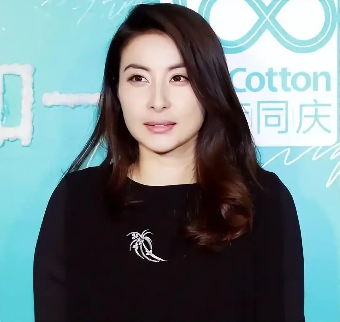 女明星富贵脸特征_旺夫面相的女明星_天生富贵相女明星