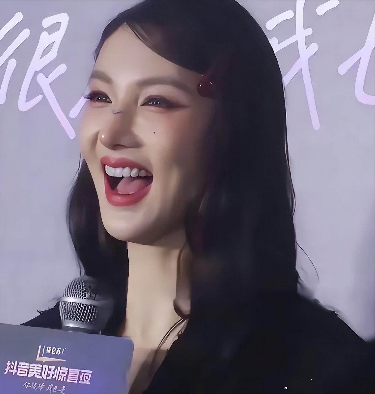 金晨最新妆容_女明星 发型_红裙热舞造型